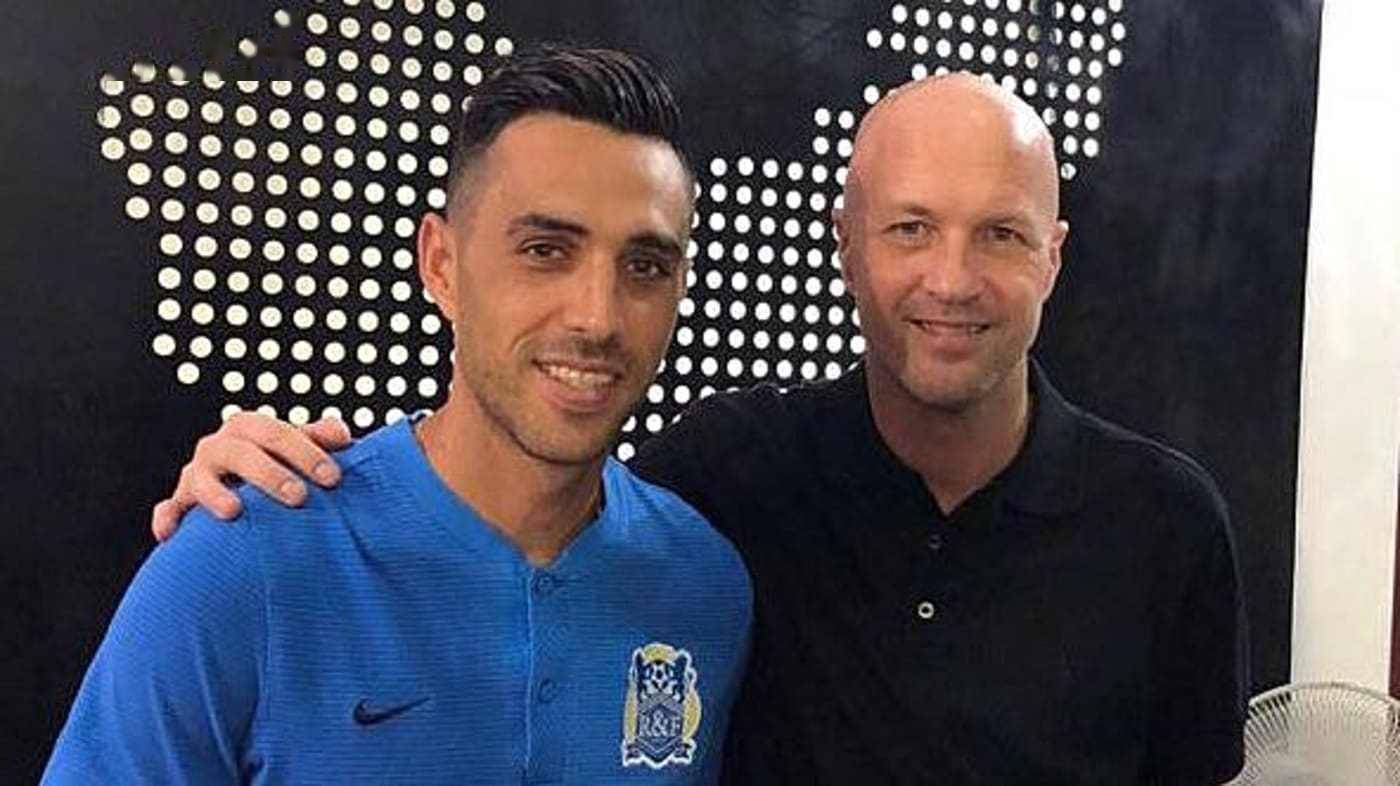 随着签约的 随着签约的