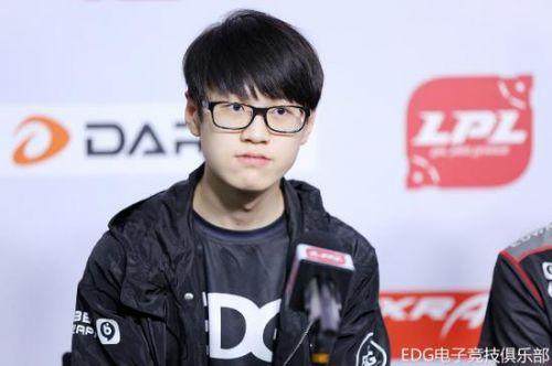 话题瞬间从